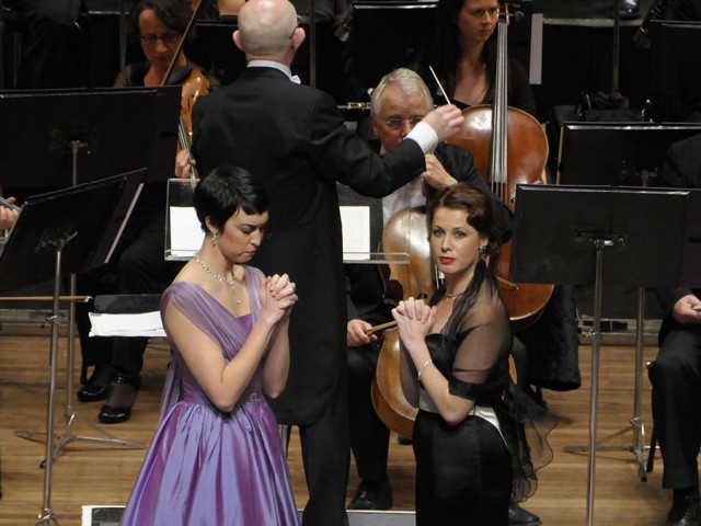 Opera singers Bianca Andrew and Carleen Ebbs