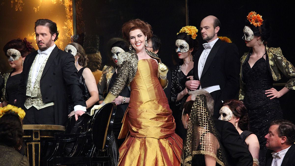Rachelle Pike in the 2014 New Zealand Opera production of La Traviata.